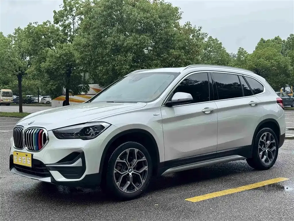BMW X1 — фото 1