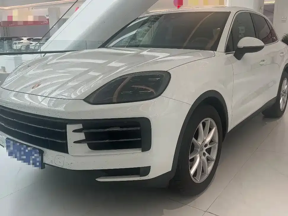 Porsche Cayenne — фото 1