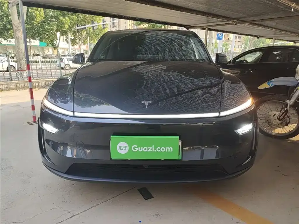 Tesla Model Y — фото 10