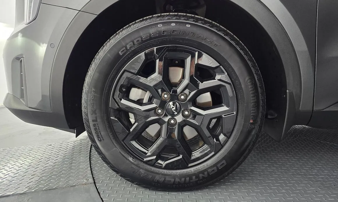 Kia Sorento — фото 8