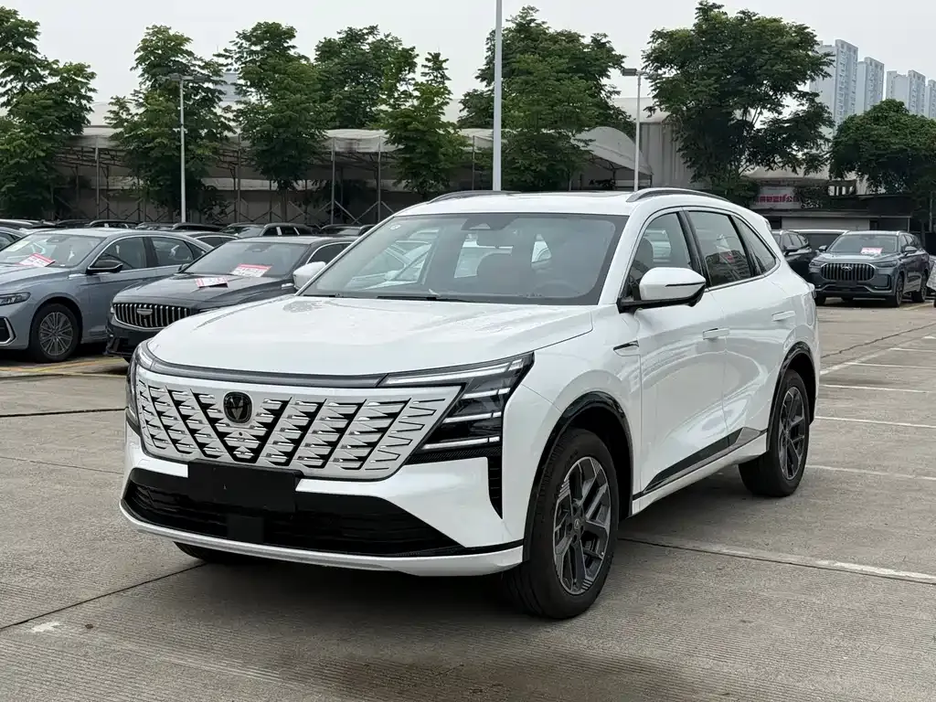 Changan CS75PLUS — фото 1