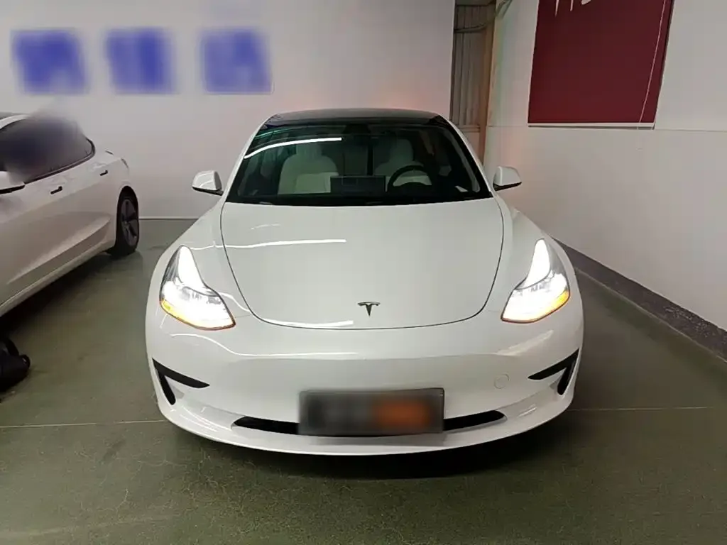 Tesla Model 3 — фото 4