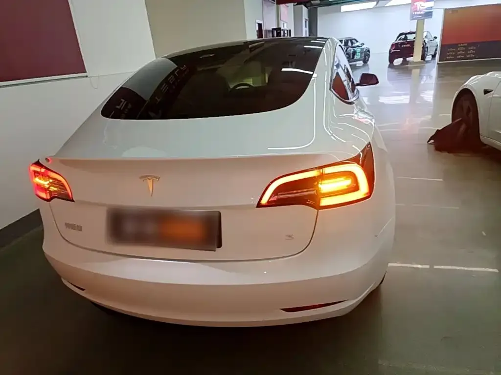 Tesla Model 3 — фото 5