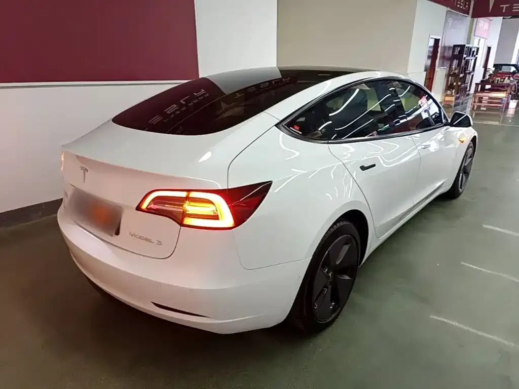 Tesla Model 3 — фото 2