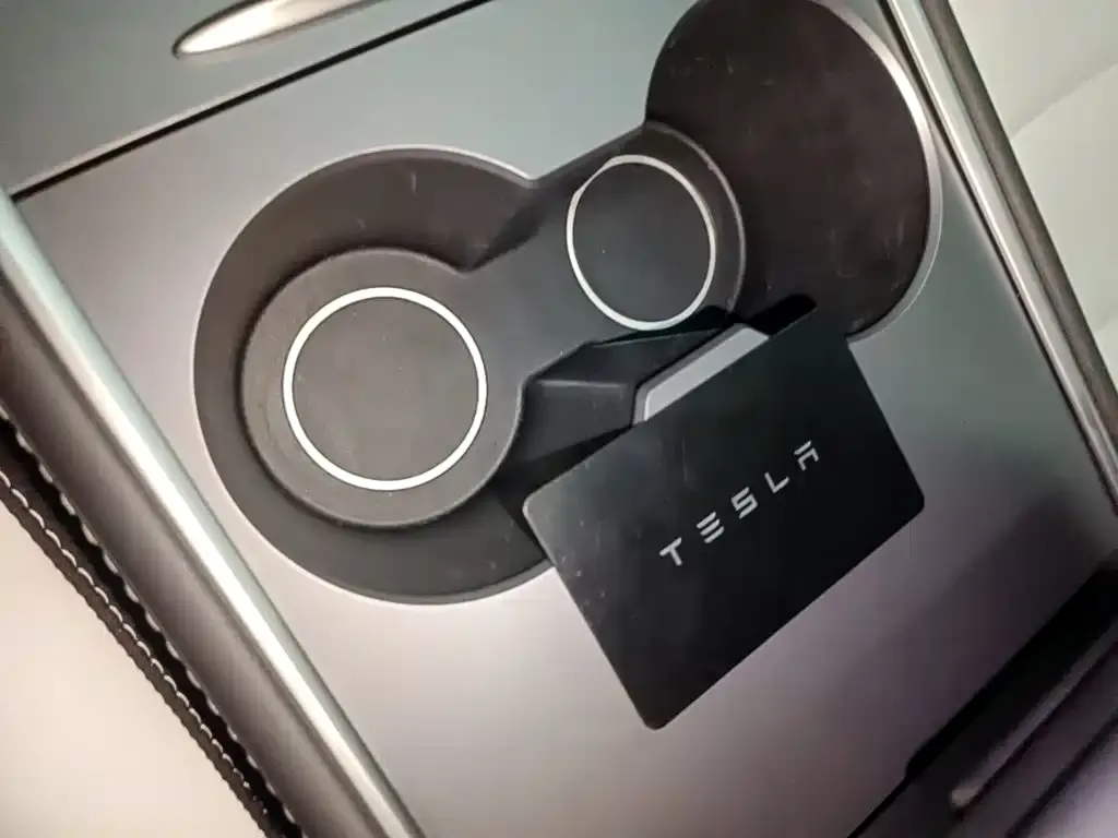 Tesla Model 3 — фото 6