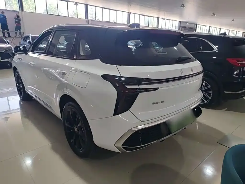 Hongqi HS3 PHEV — фото 6