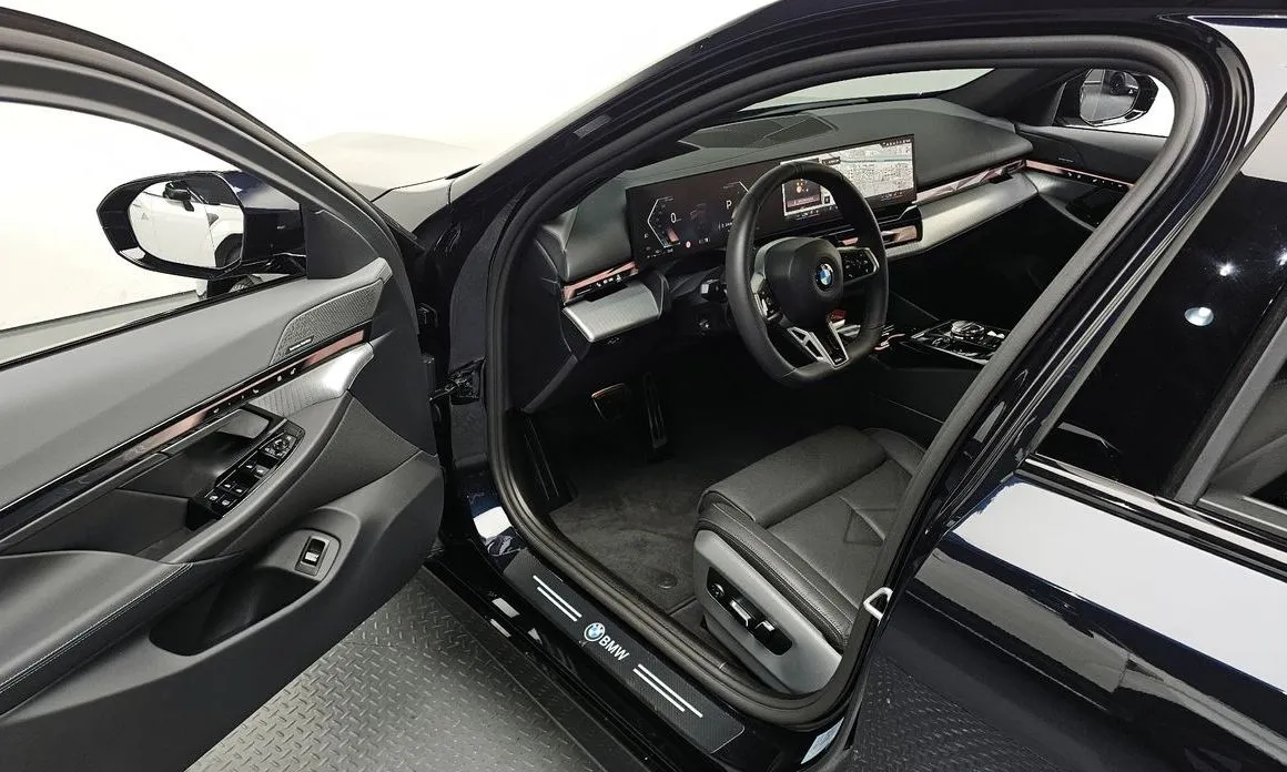 BMW 5-Series 2025 из KR, фото 9