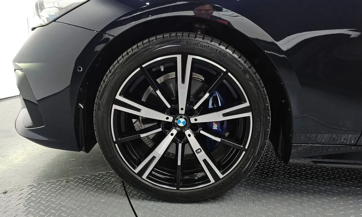 BMW 5-Series 2025 из KR, фото 8