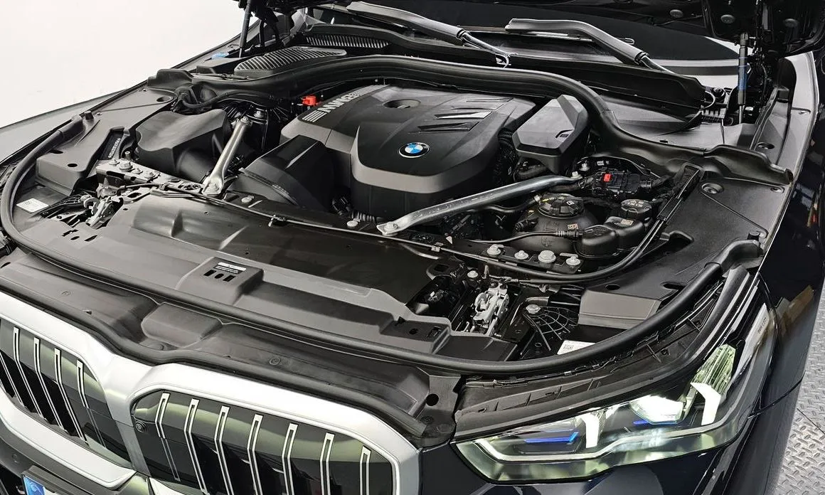 BMW 5-Series 2025 из KR, фото 10