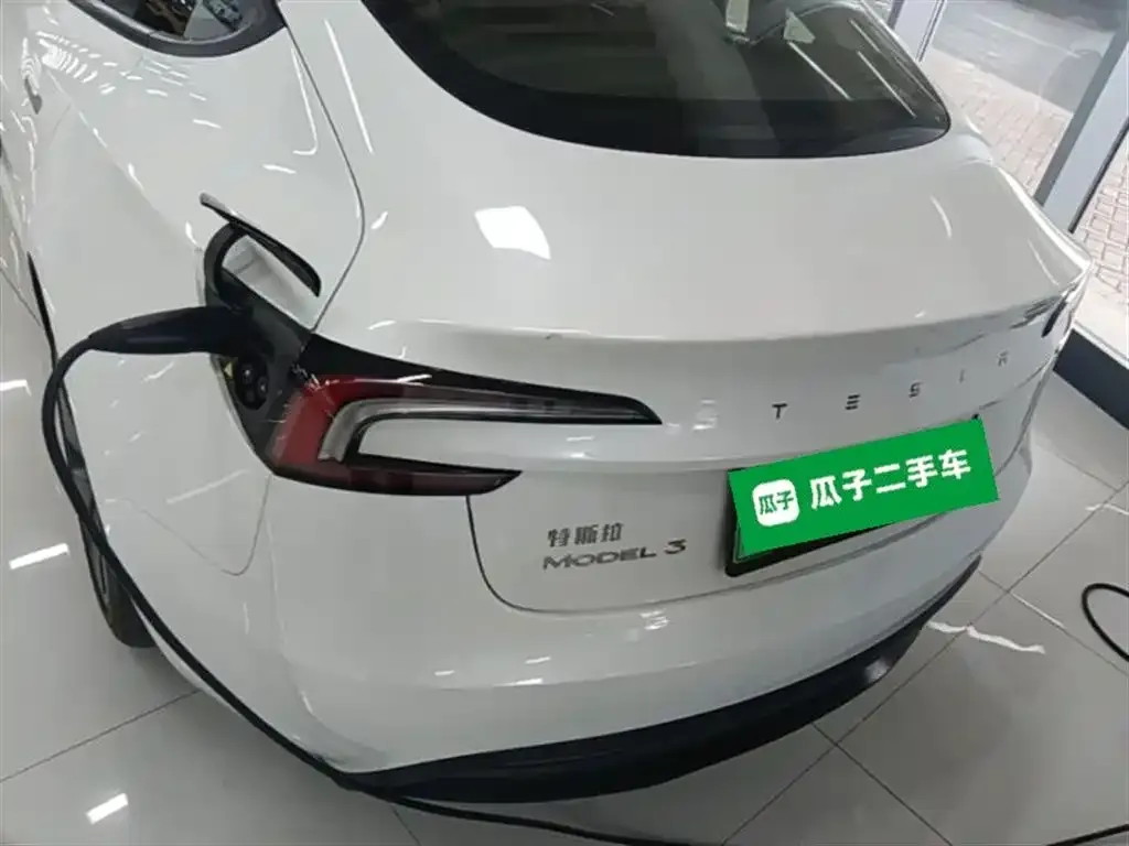 Tesla Model 3 — фото 10
