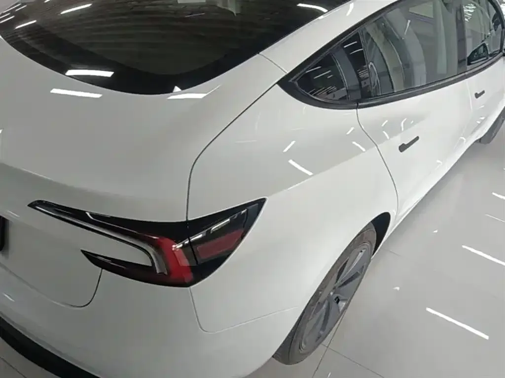 Tesla Model 3 — фото 4