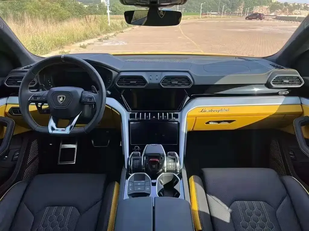 Lamborghini Urus — фото 3