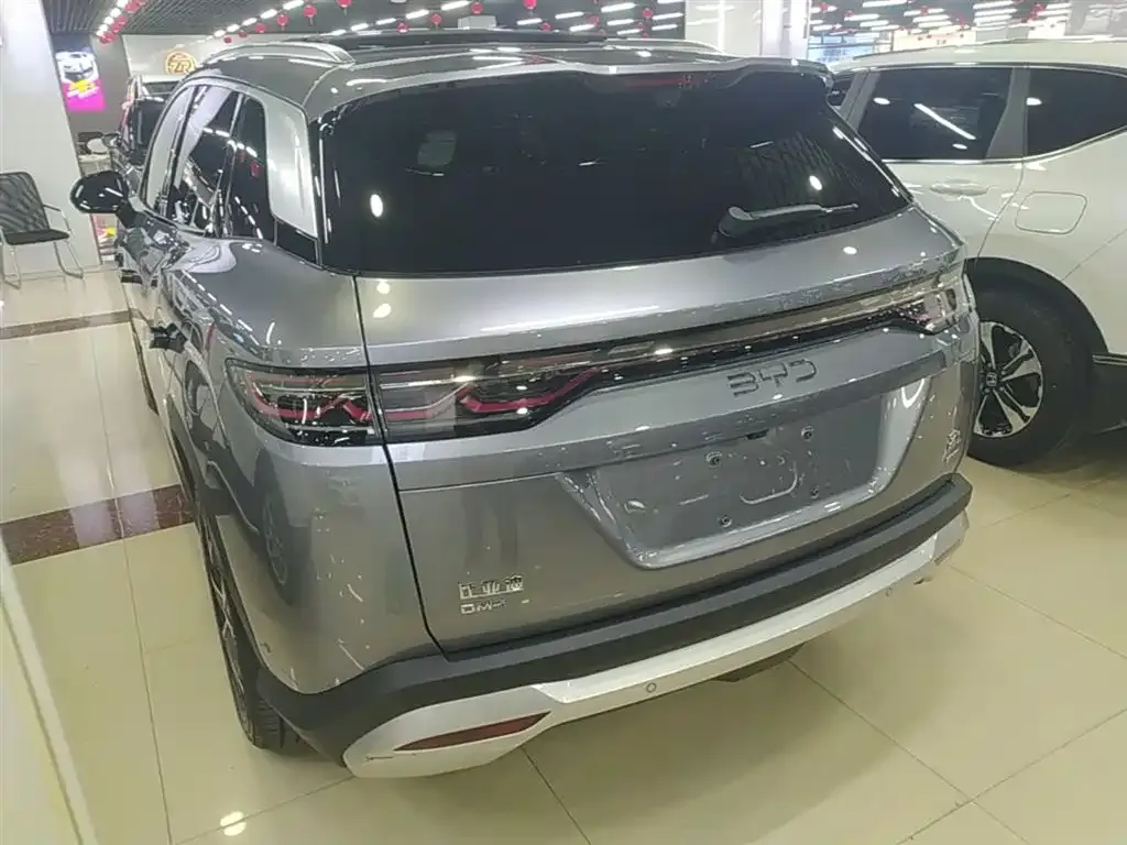 BYD L DM-i — фото 9