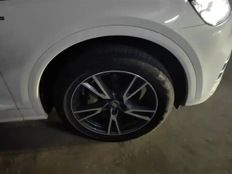 Audi Q5L 2021 из CN, фото 2