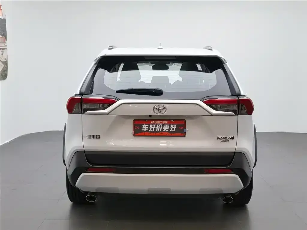 Toyota RAV4 — фото 8