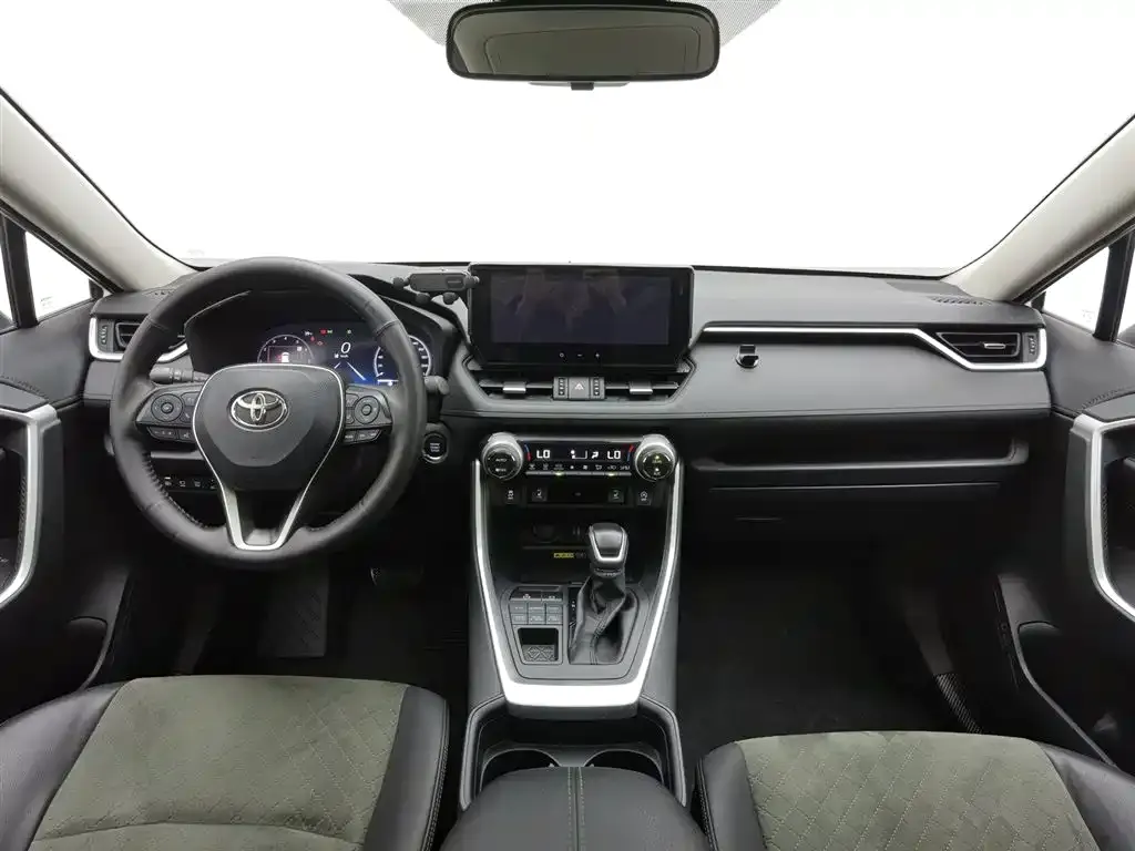 Toyota RAV4 — фото 7