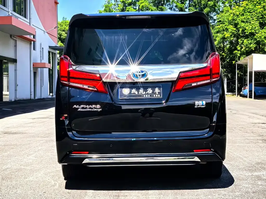 Toyota Alphard — фото 6