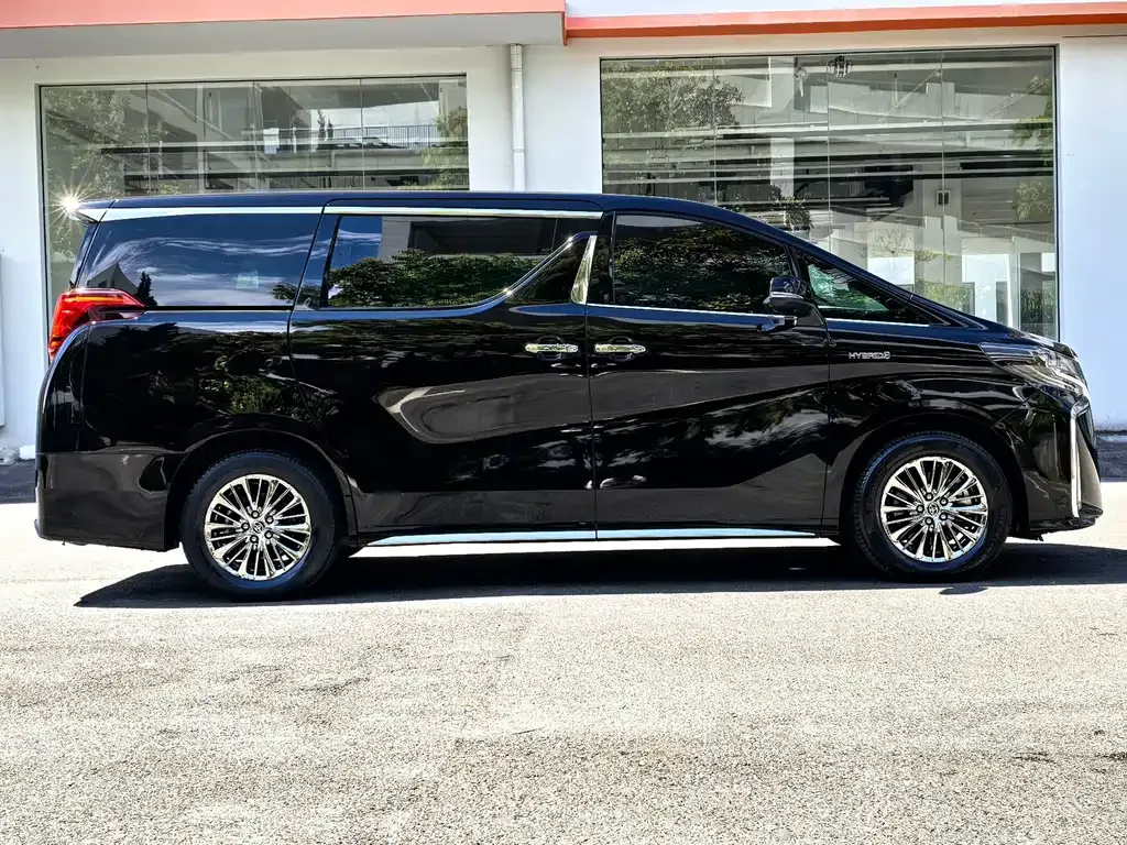 Toyota Alphard — фото 10