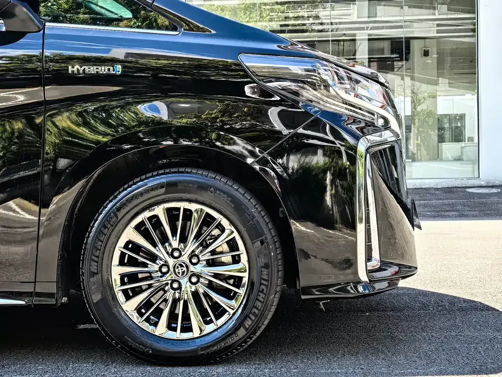 Toyota Alphard — фото 8