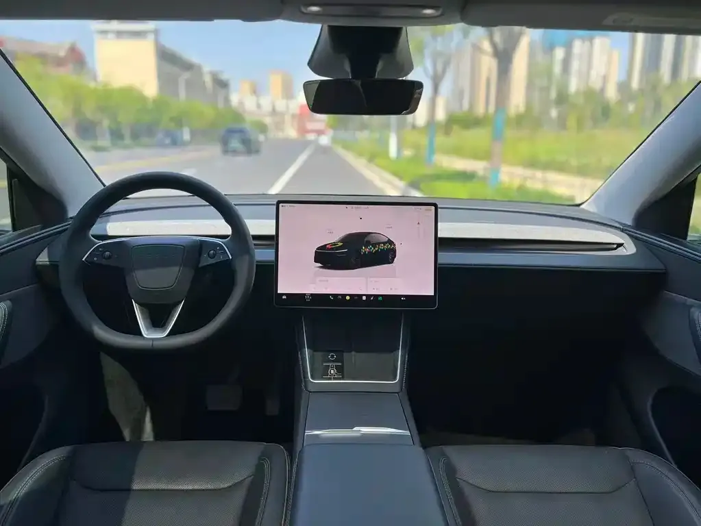 Tesla Model Y — фото 3