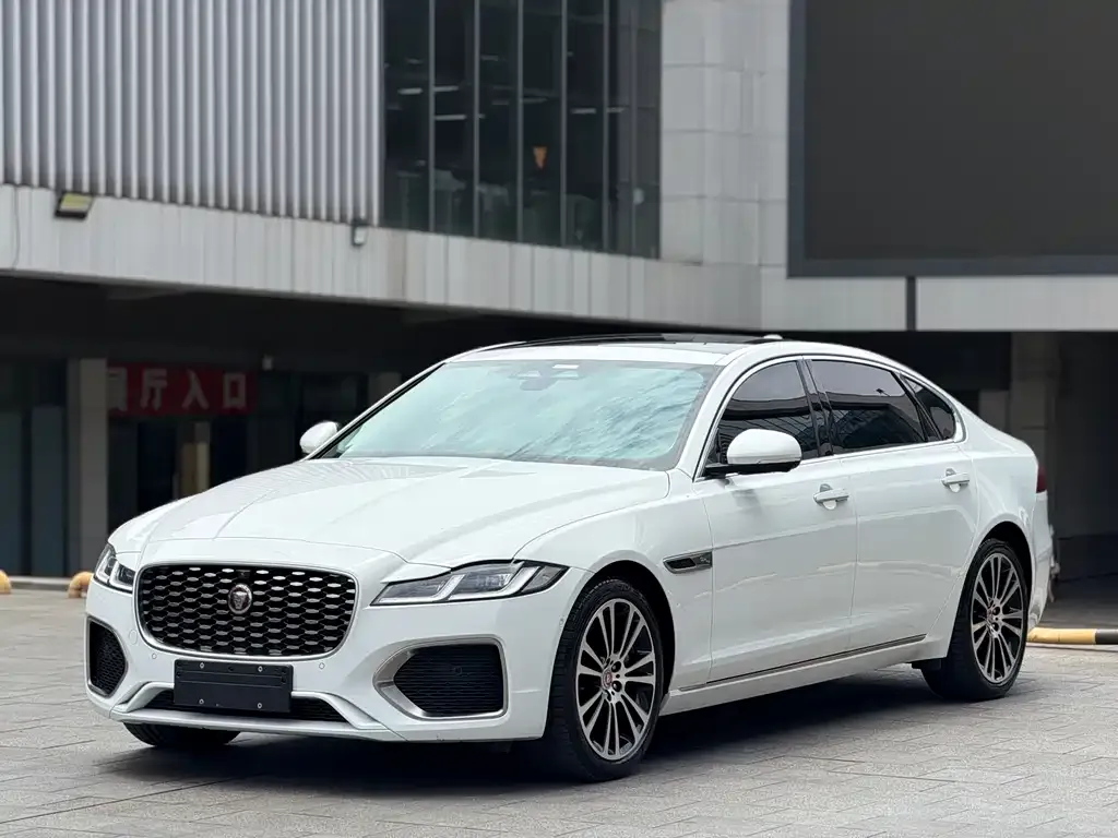 Jaguar XFL — фото 1