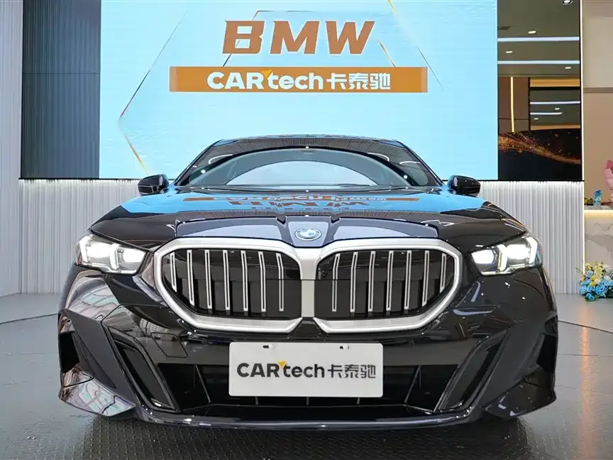 BMW 5 Series — фото 1