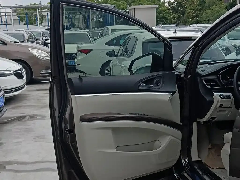 Buick GL8 2023 из CN, фото 3