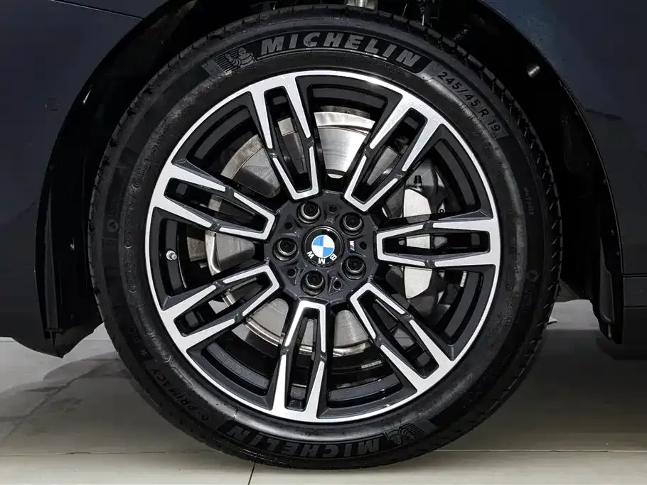 BMW 5 Series — фото 10