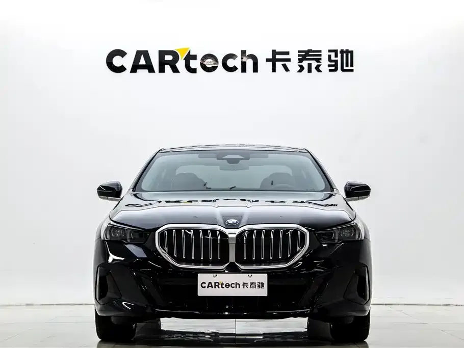 BMW 5 Series — фото 5