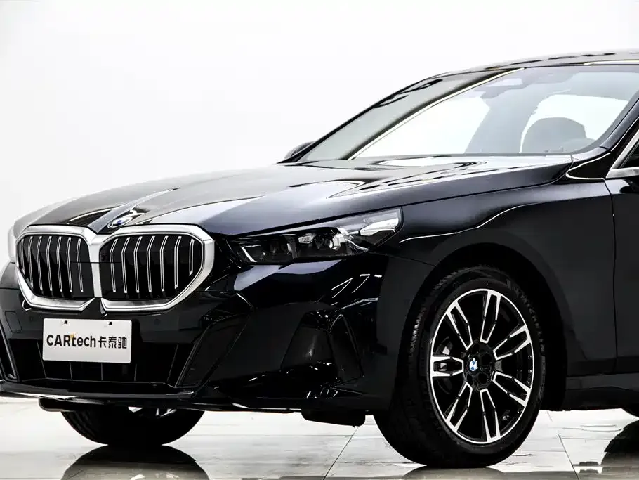 BMW 5 Series — фото 7