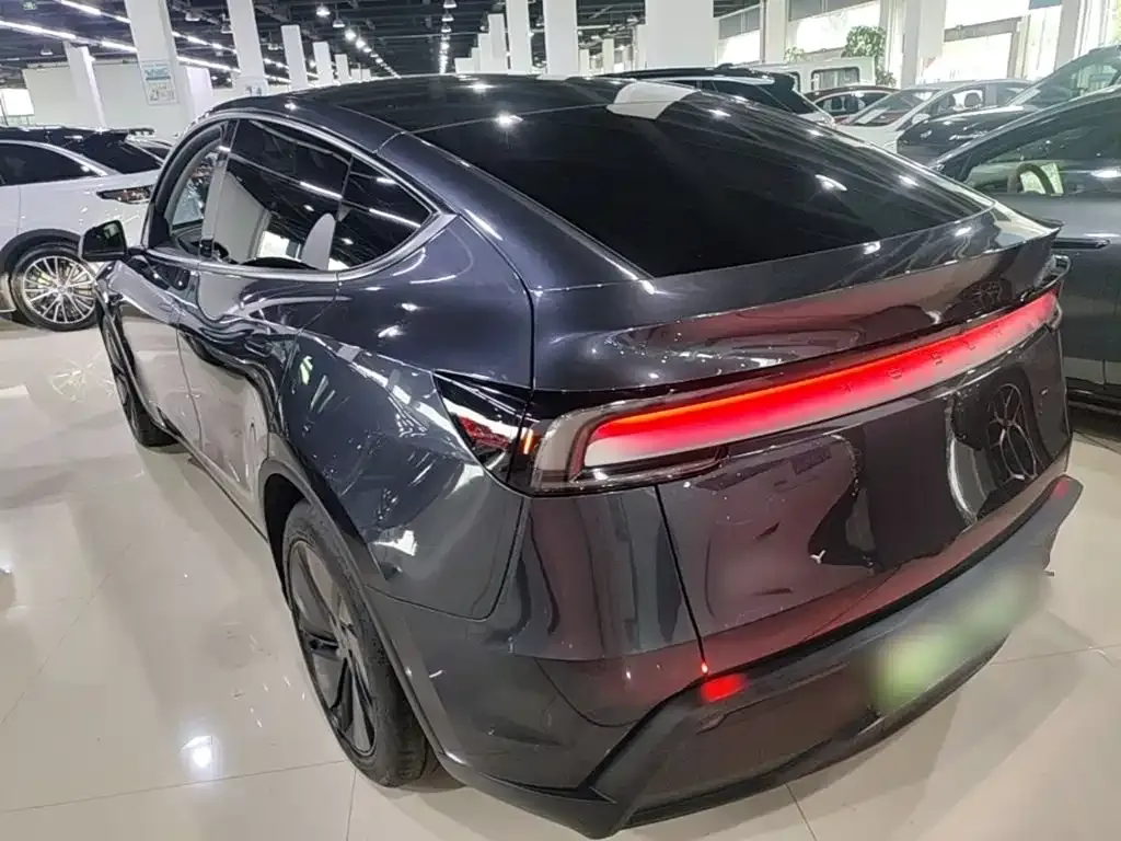 Tesla Model Y — фото 7