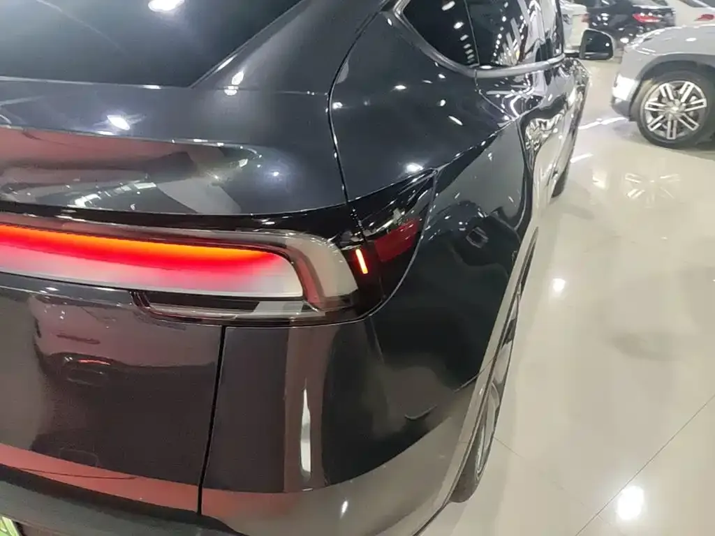 Tesla Model Y — фото 5