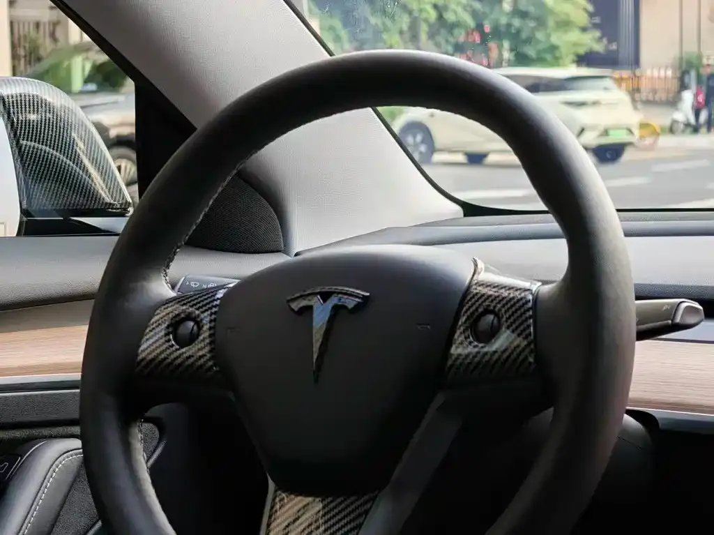 Tesla Model 3 — фото 8