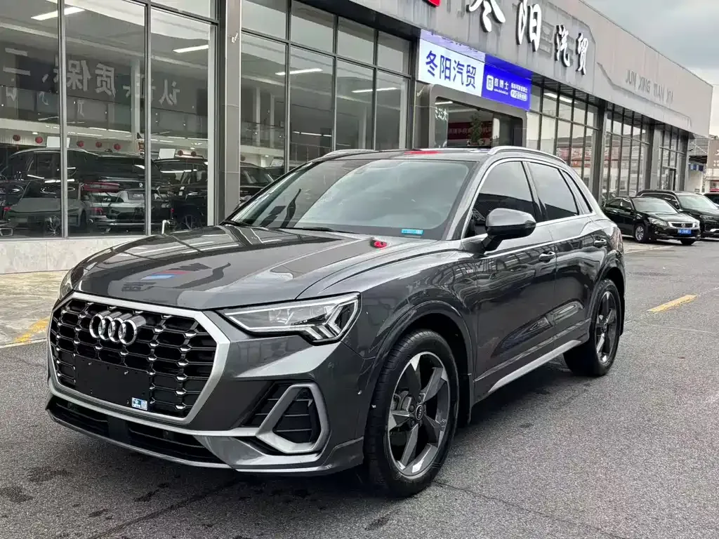 Audi Q3 — фото 1