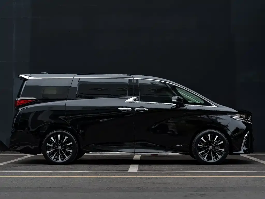 Toyota Alphard — фото 9