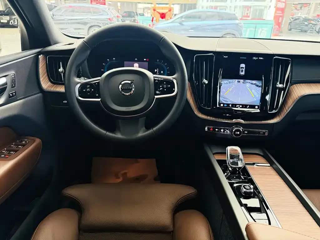 Volvo XC60 — фото 3