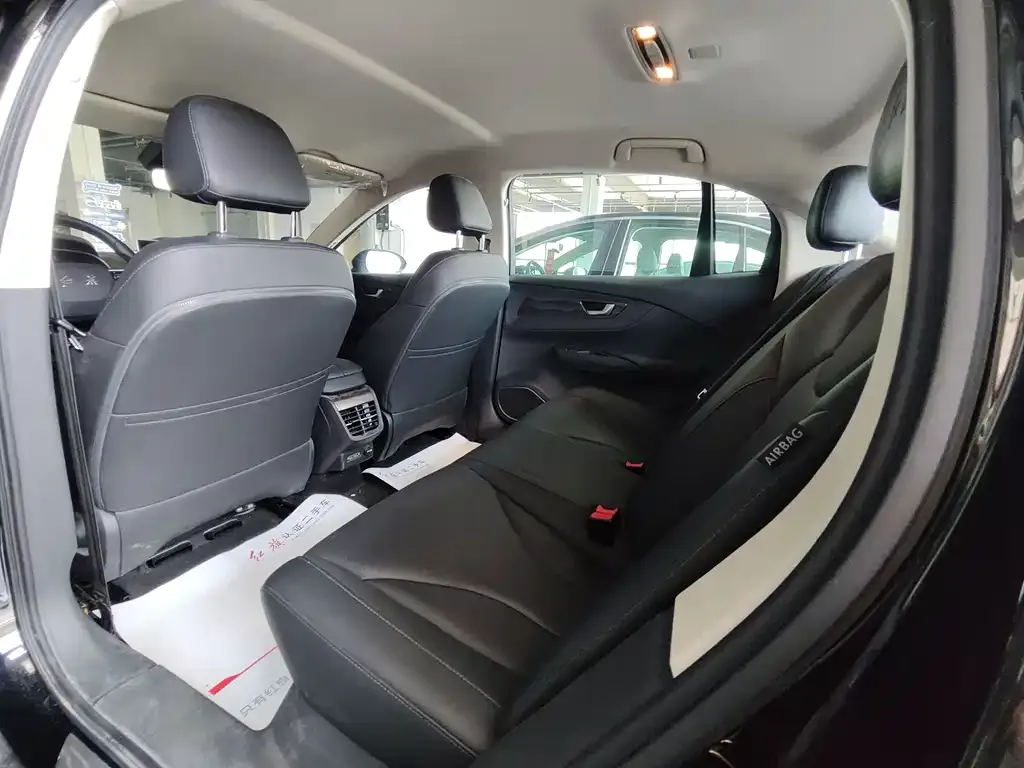 Hongqi E-QM5 2024 из CN, фото 8