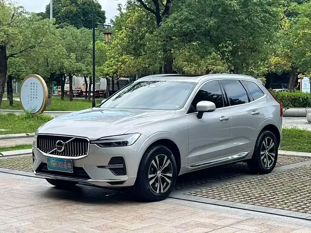 Volvo XC60 — фото 1