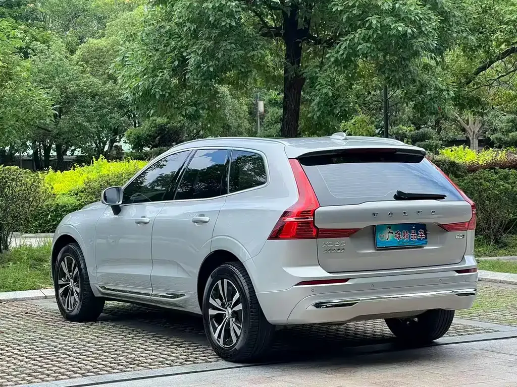 Volvo XC60 — фото 10