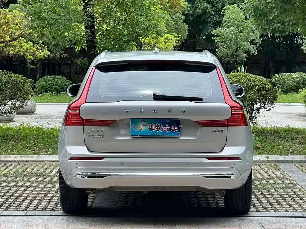 Volvo XC60 — фото 6