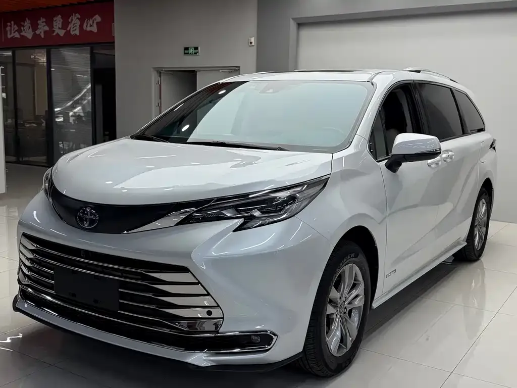 Toyota Sienna — фото 1
