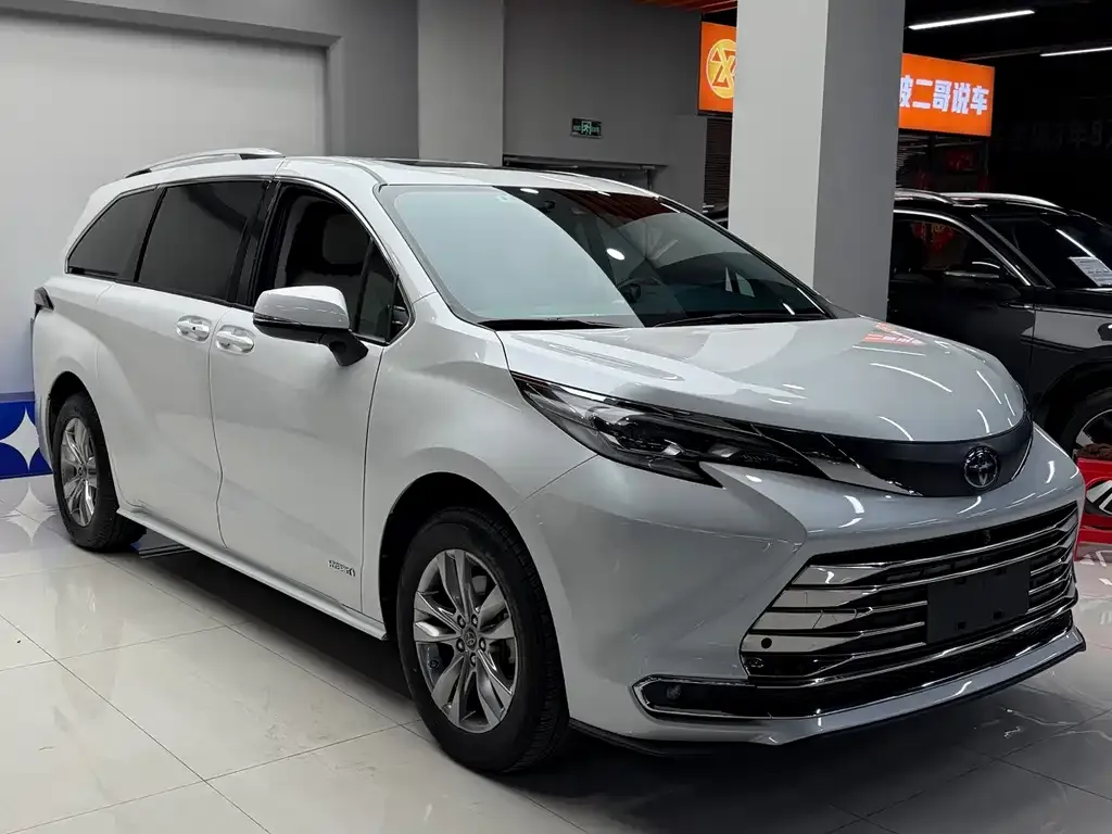 Toyota Sienna — фото 5