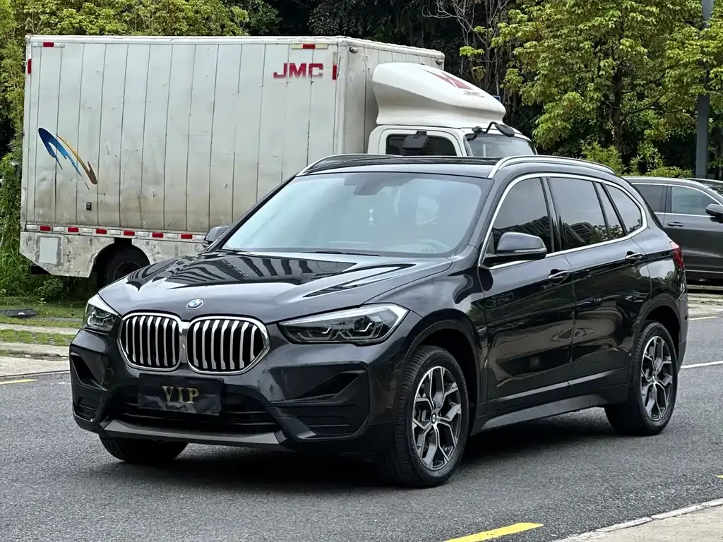 BMW X1 — фото 1