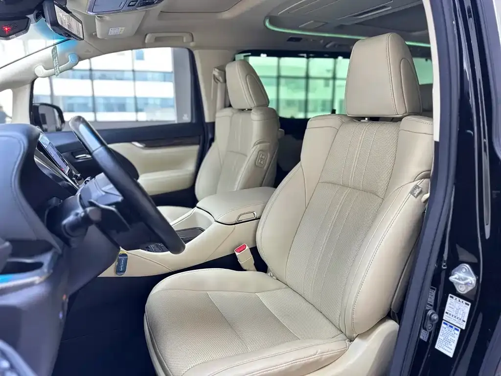 Toyota Alphard — фото 7