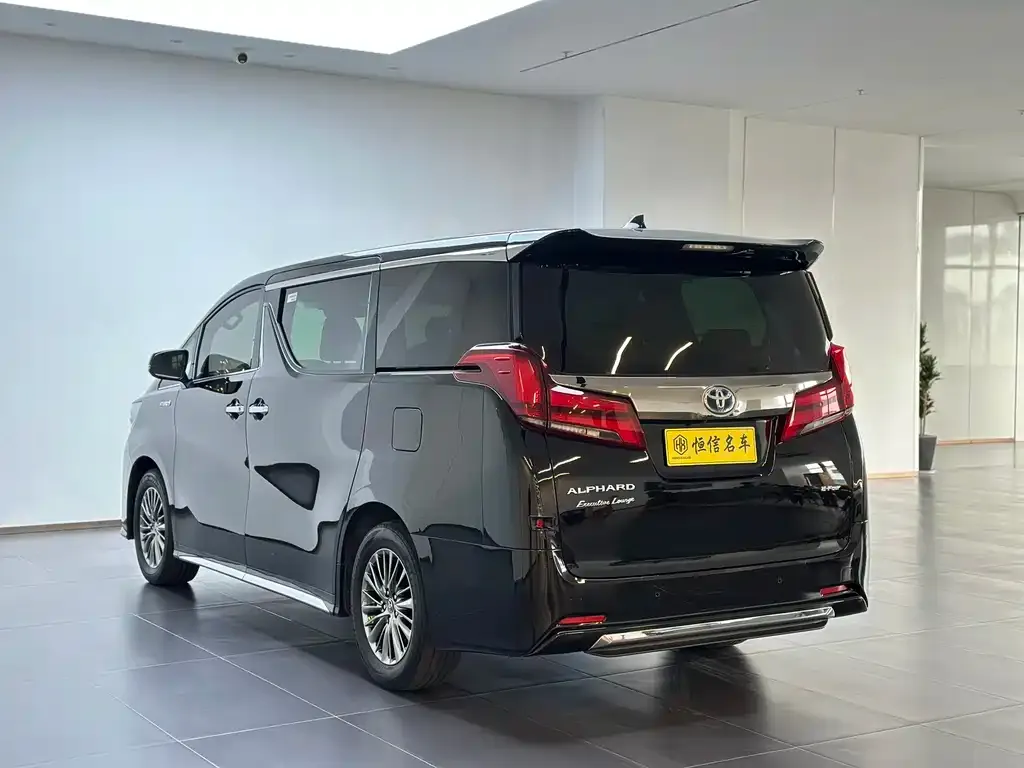 Toyota Alphard — фото 5