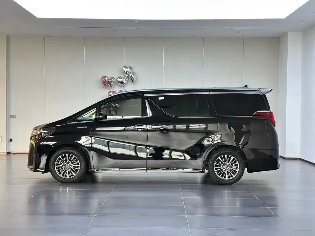 Toyota Alphard — фото 10