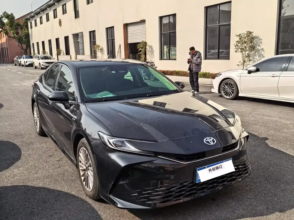 Toyota Camry — фото 6