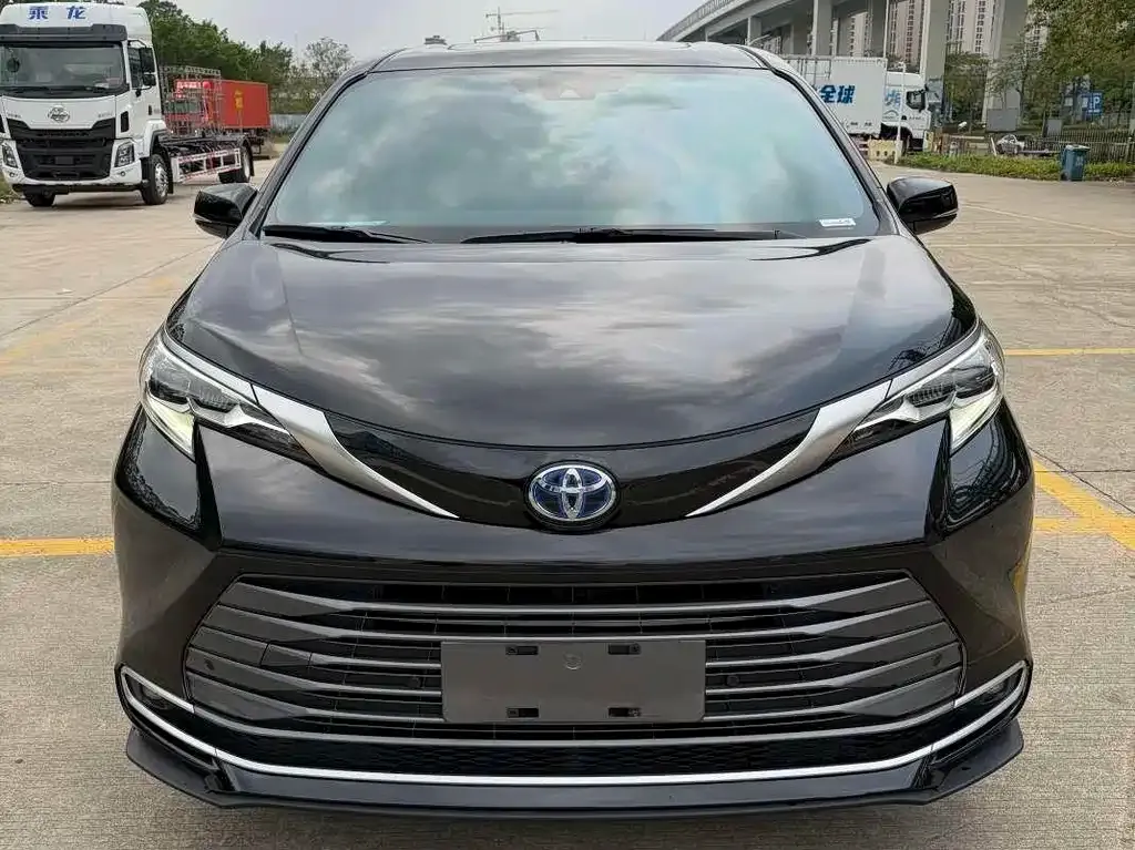 Toyota Sienna 2023 из CN, фото 8