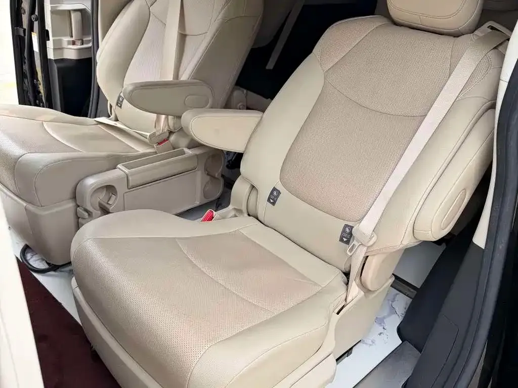 Toyota Sienna 2023 из CN, фото 4