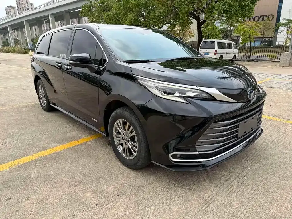Toyota Sienna 2023 из CN, фото 10